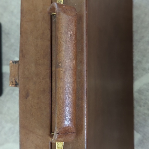 Classic Brown Leather Briefcase - Picture 15 of 15